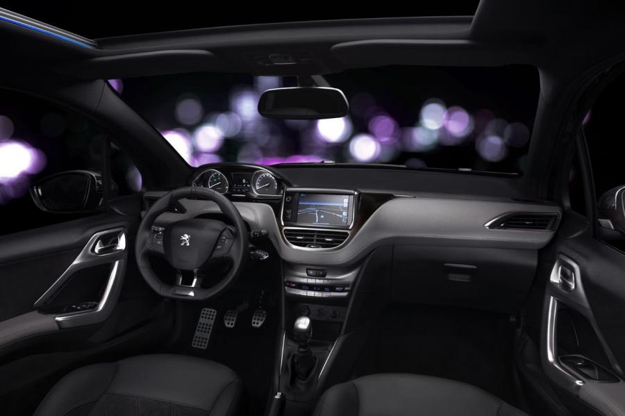  Peugeot 208 XY 2013 года  (фото 3 из 8)